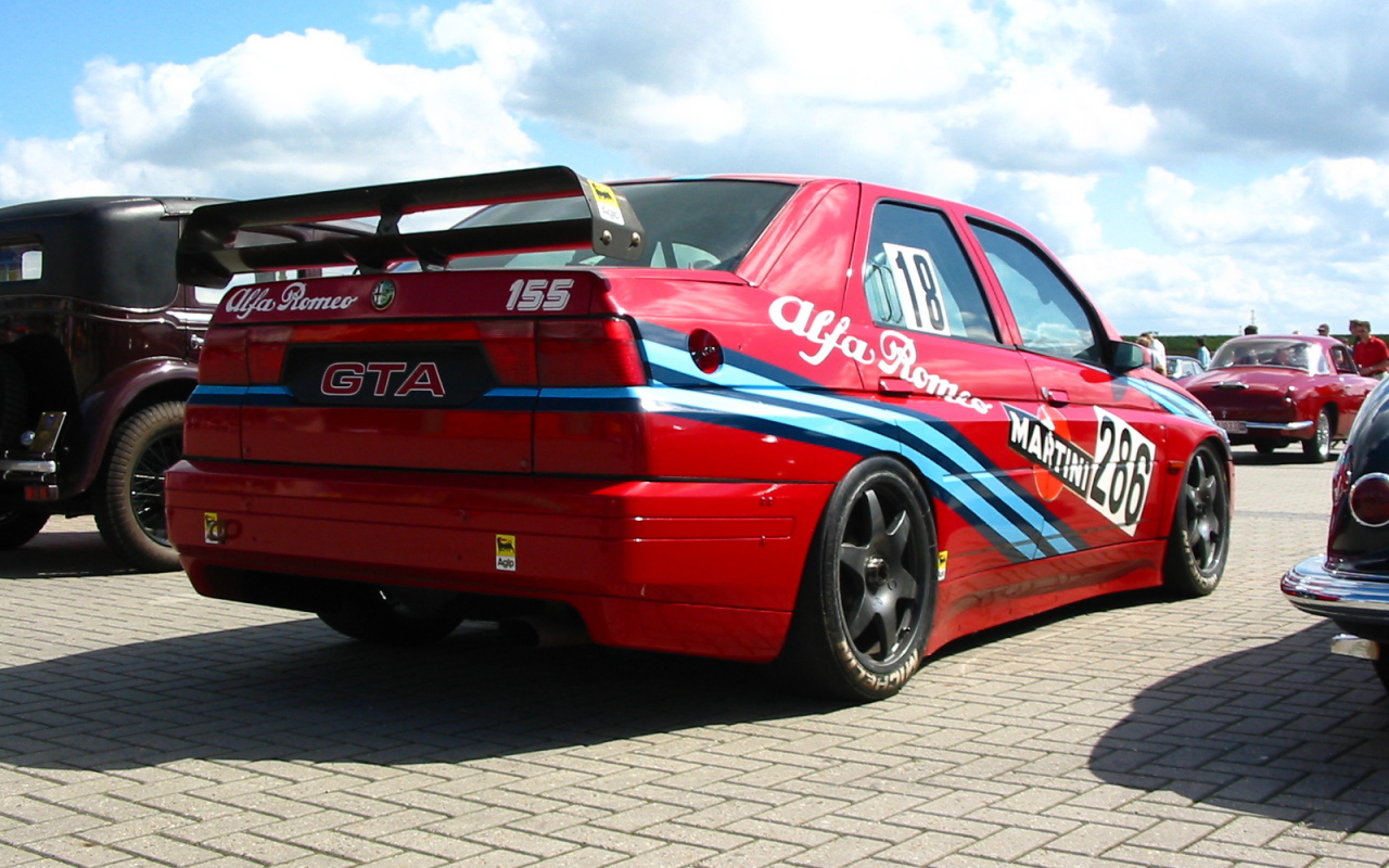 Дизайн автомобиля Alfa Romeo 155