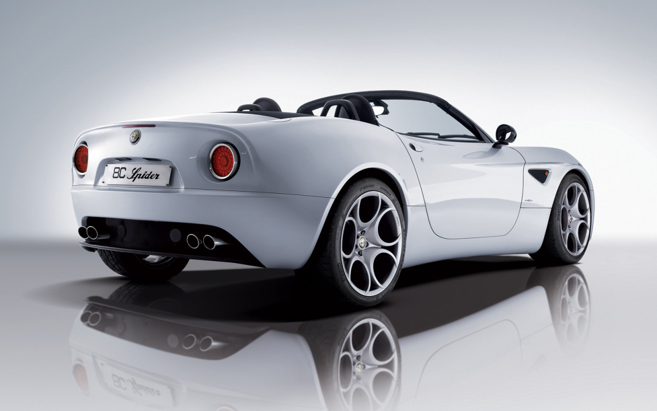 Новый автомобиль Alfa Romeo 8c spider