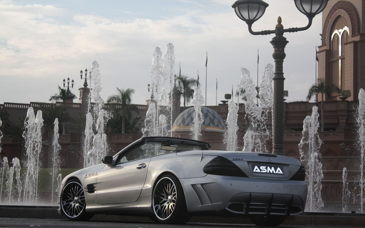 Asma Tavan 2013 на фоне фонтанов