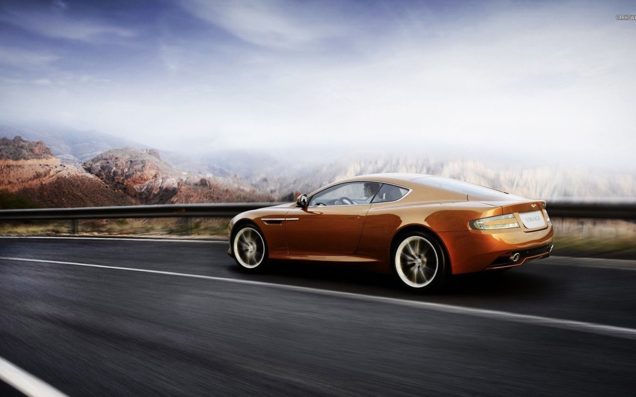 Автомобиль марки Aston Martin модели virage