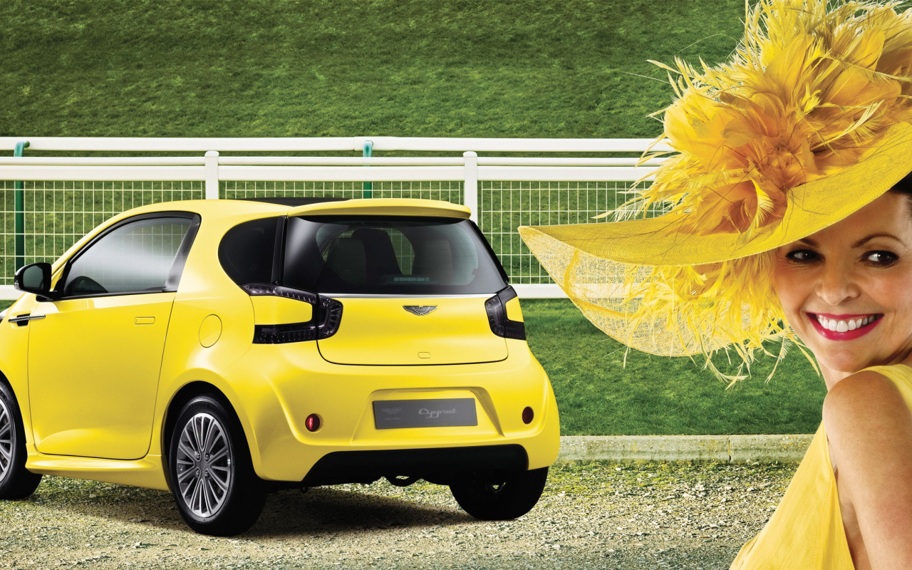 Автомобиль марки Aston Martin модели cygnet