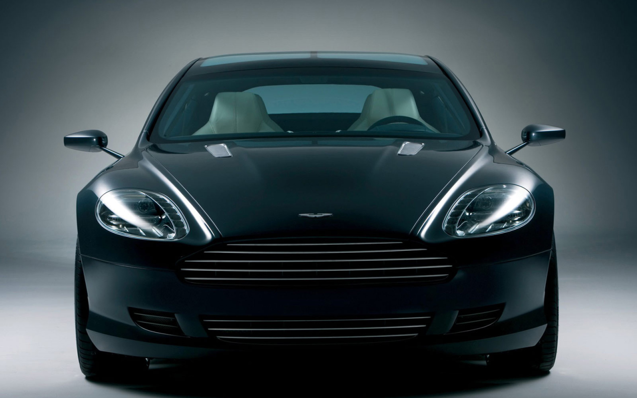Автомобиль марки Aston Martin модели rapide
