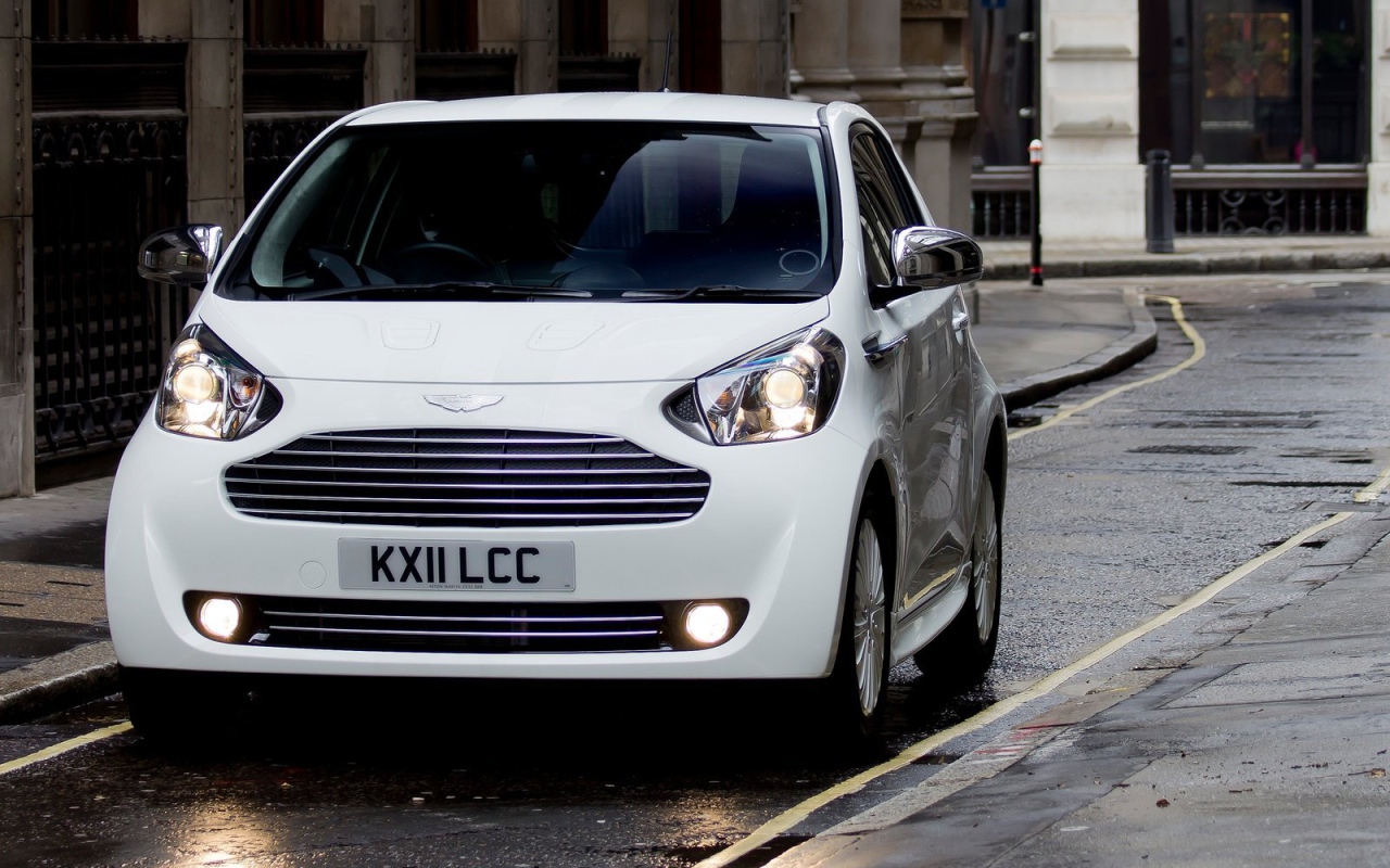 Надежный автомобиль Aston Martin cygnet