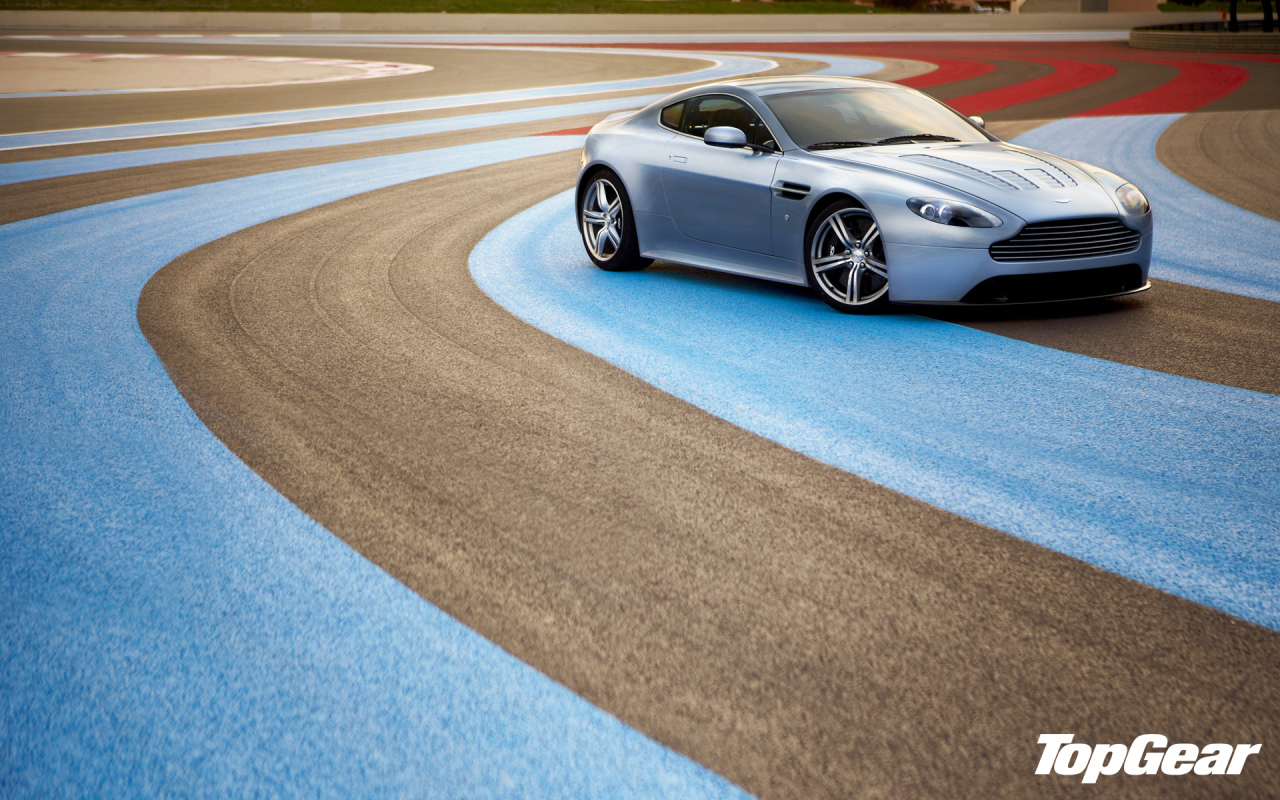 Надежная машина Aston Martin top gear