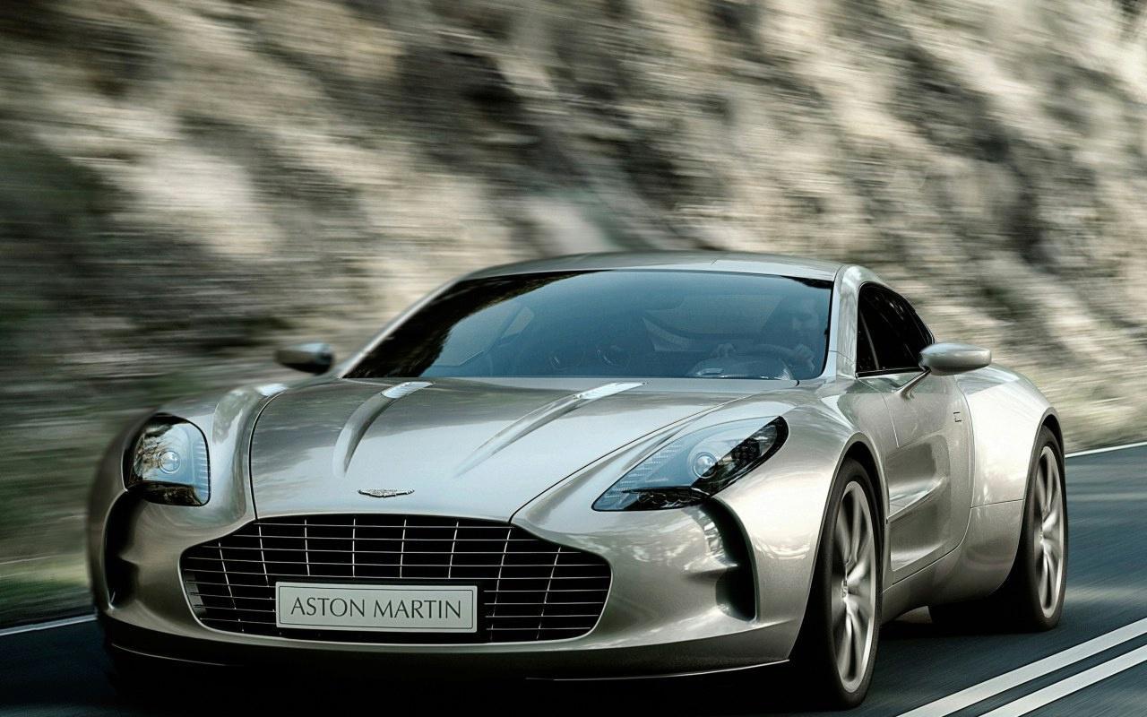 Стремительный Aston Martin one 77