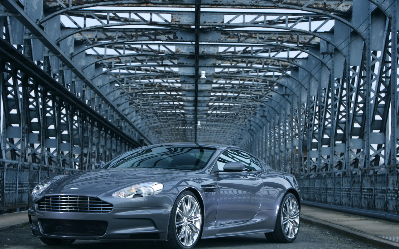 Тест драйв автомобиля Aston Martin dbs