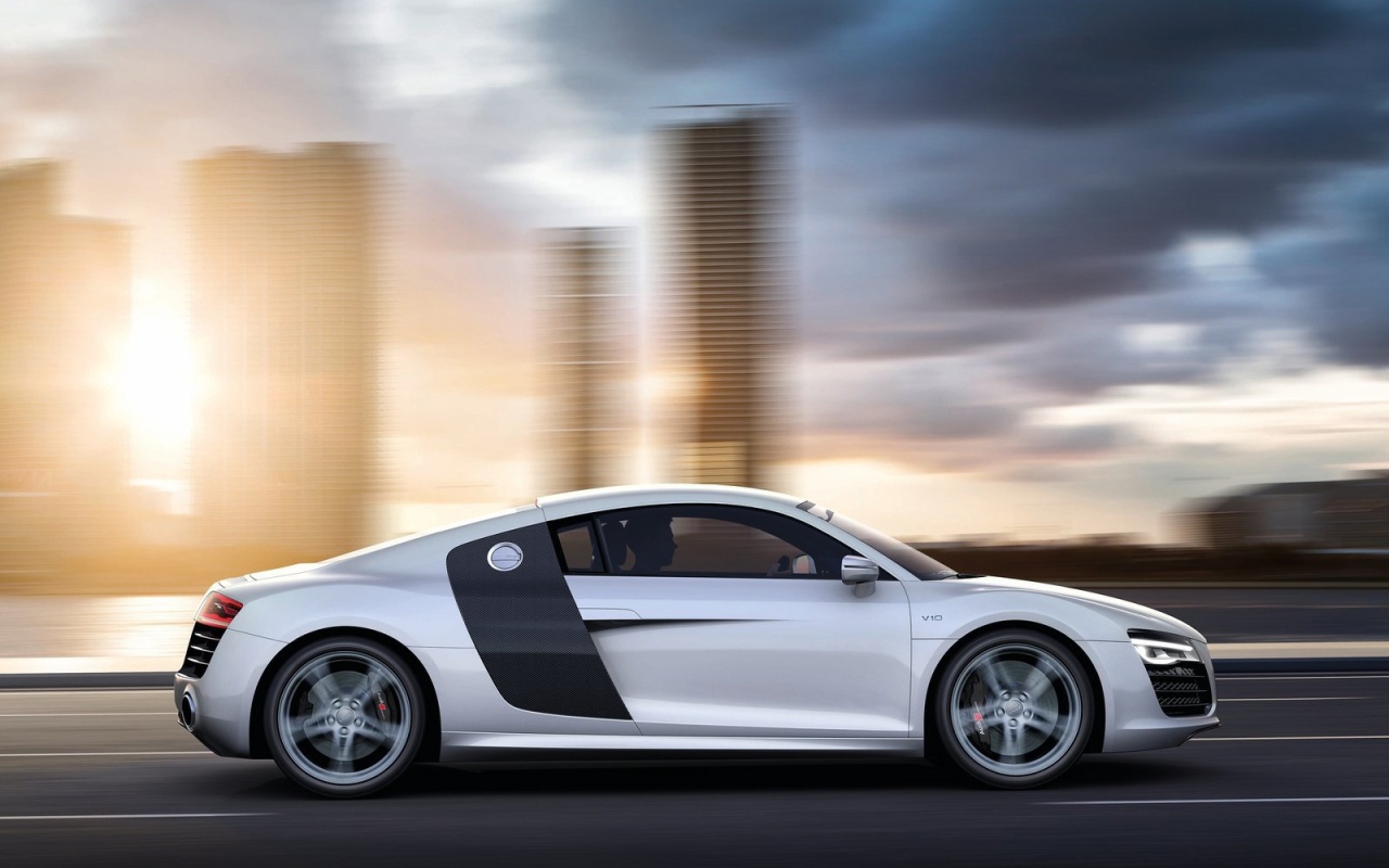 Красивый автомобиль Audi 2013