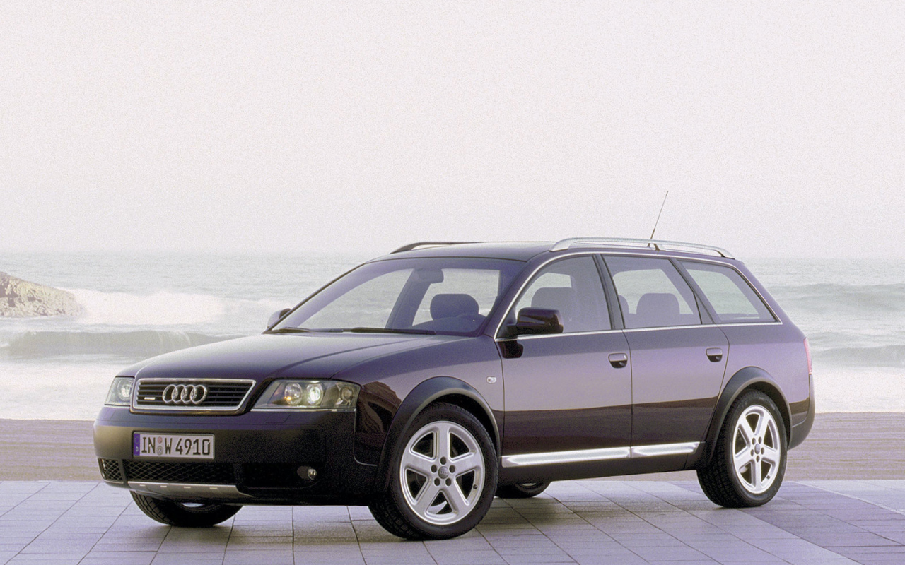 Красивый автомобиль Audi allroad в Москве