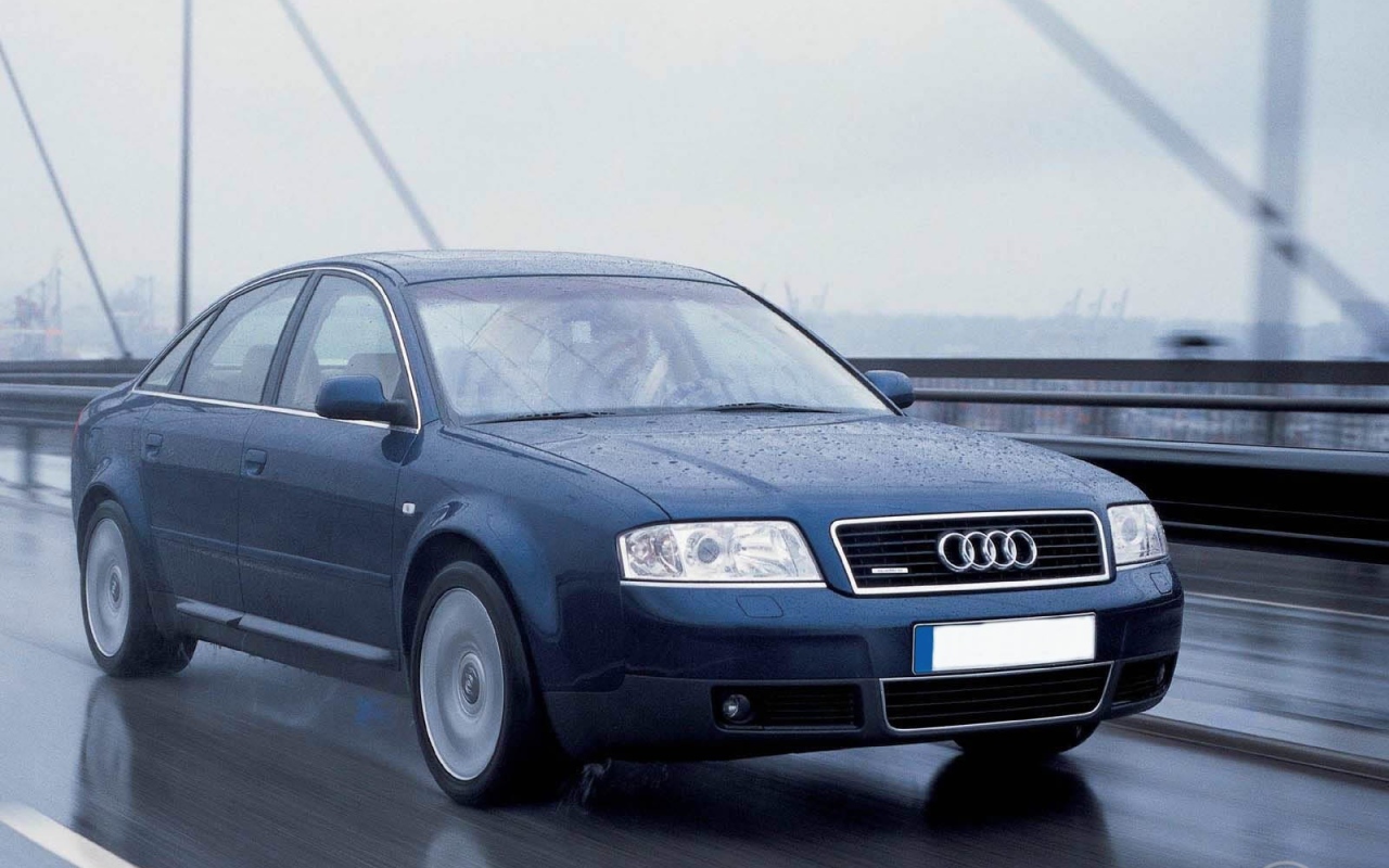 Красивый автомобиль Audi c5