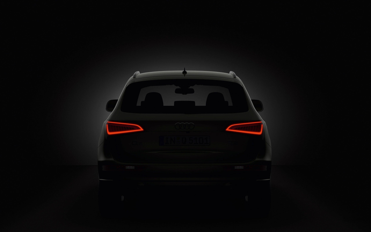 Красивый автомобиль Audi q5