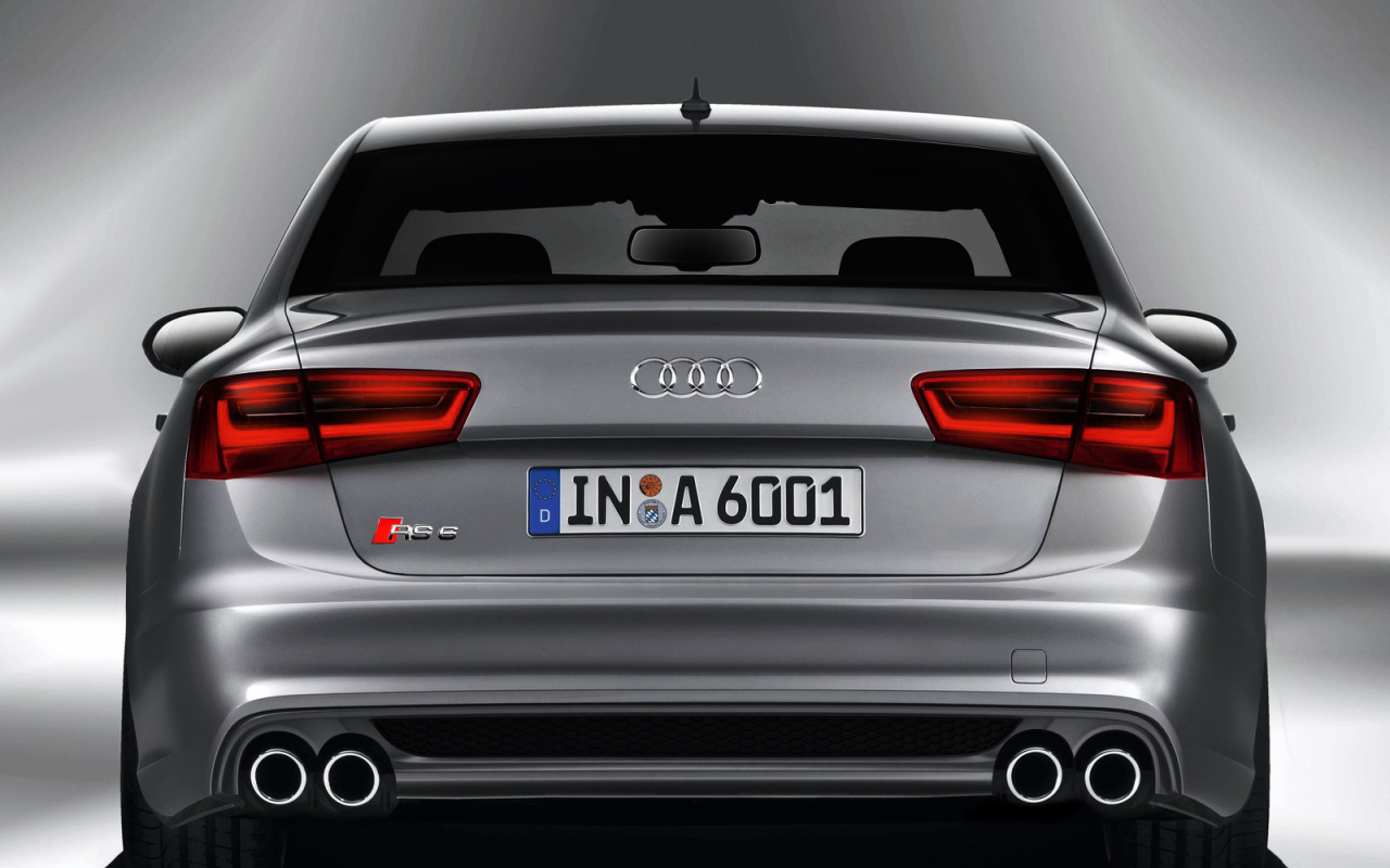 Красивый автомобиль Audi rs6
