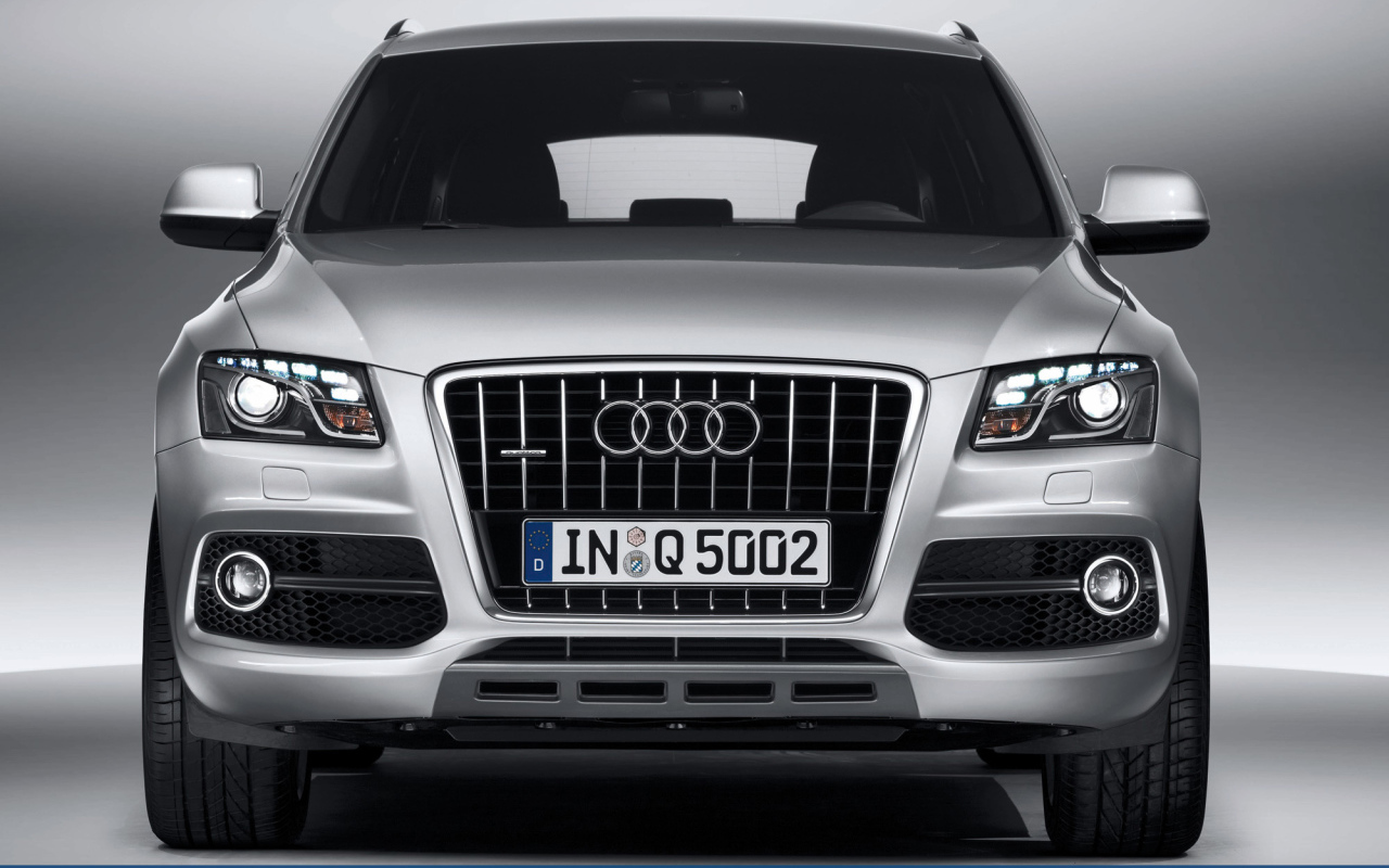 Автомобиль марки Audi модели q5