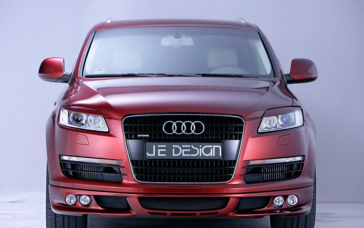 Вишневый Audi Q7