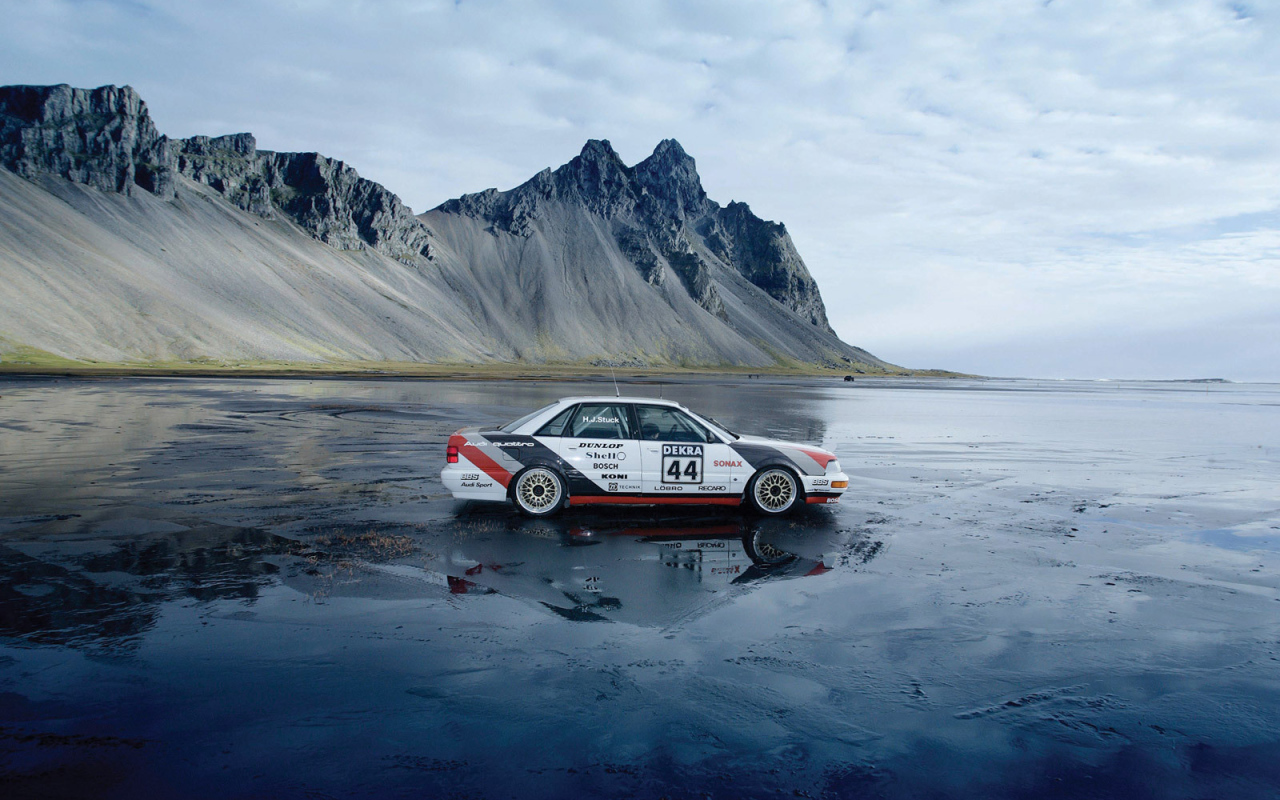 Надежная машина Audi quattro