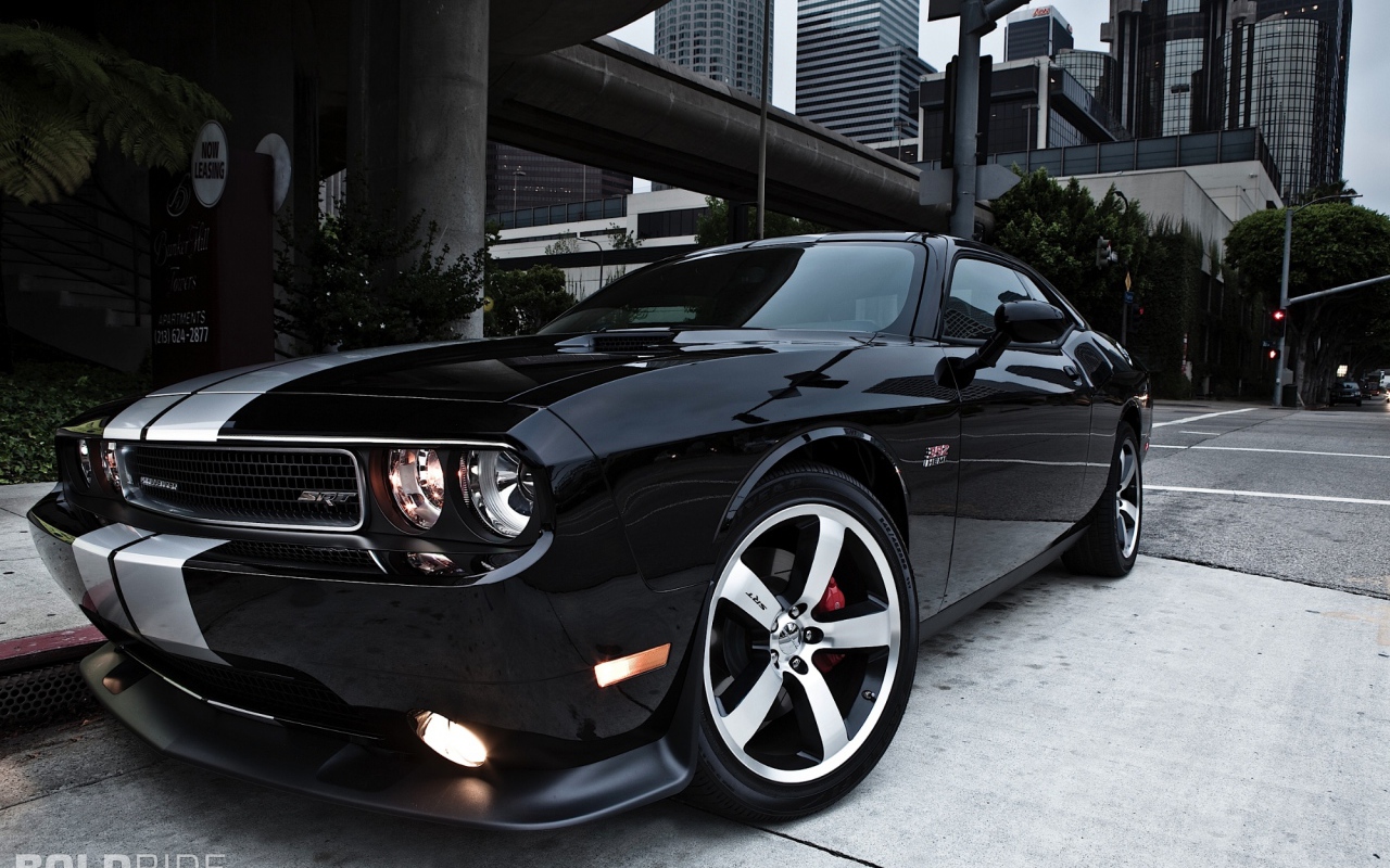 Dodge Challenger в городе