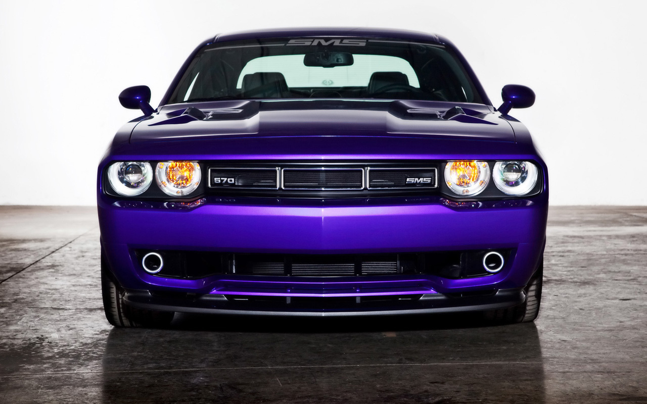 Сиреневый Dodge Challenger