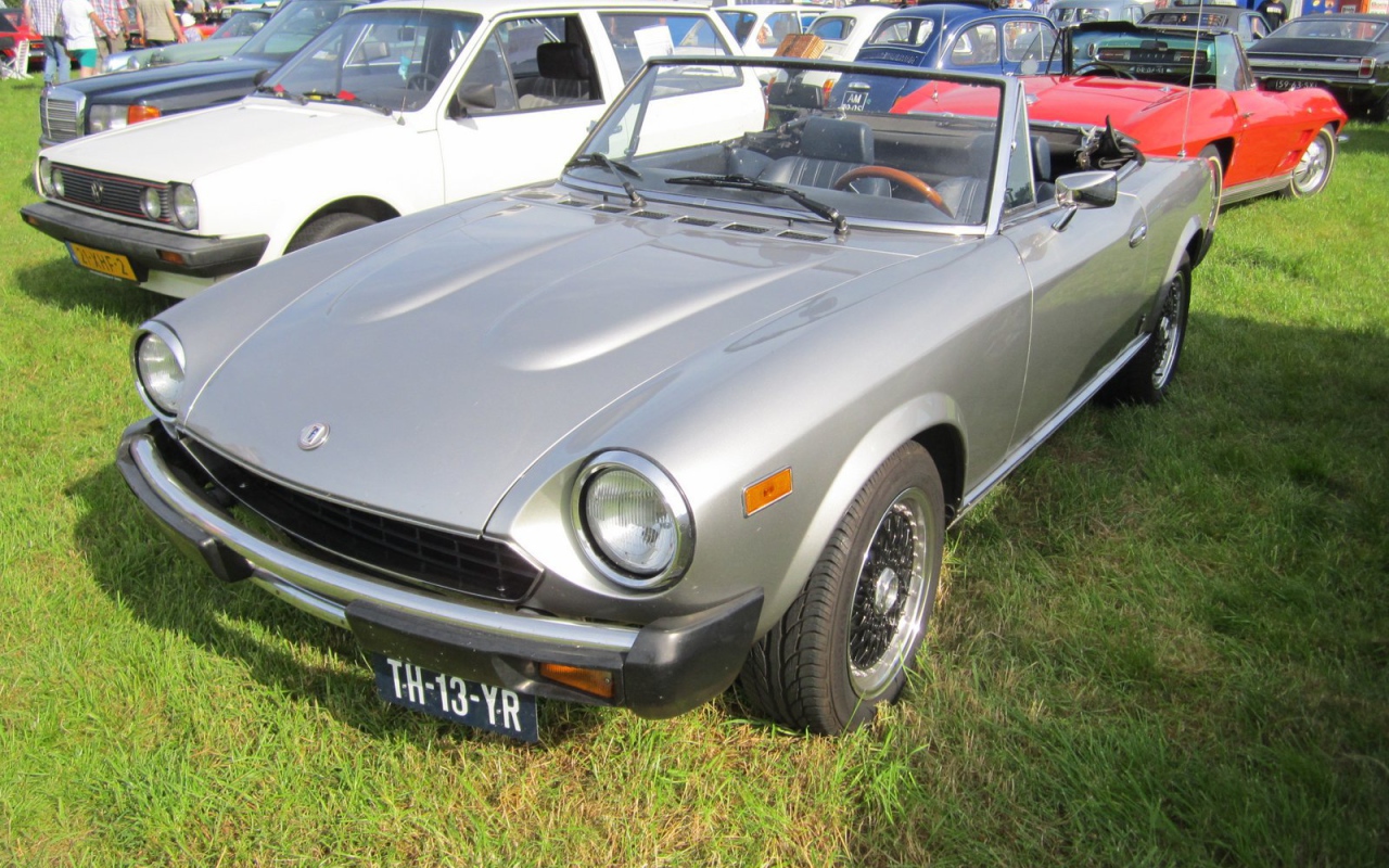 Автомобиль марки Fiat модели 124