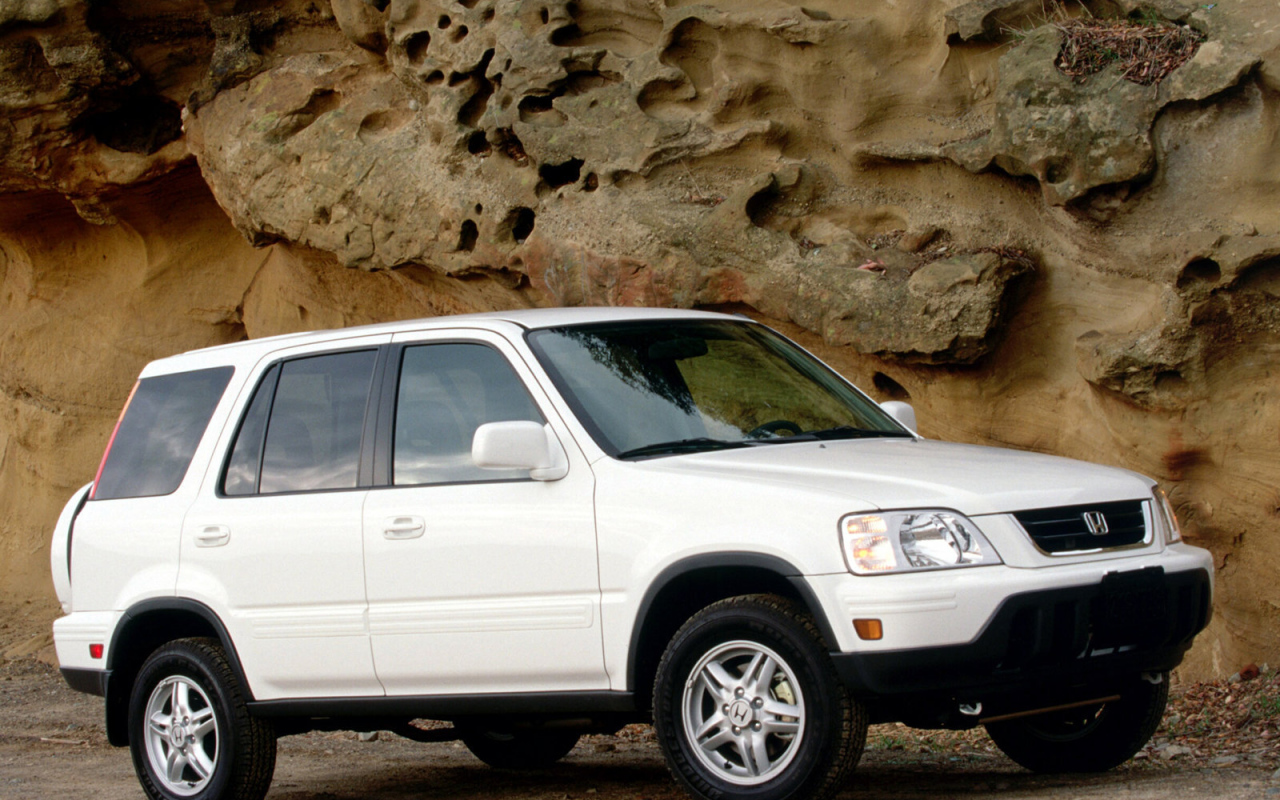 Красивый автомобиль Honda CR V в Москве