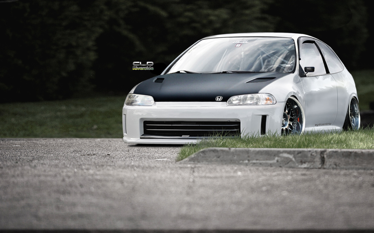 Красивый автомобиль Honda Civic 5D в Москве