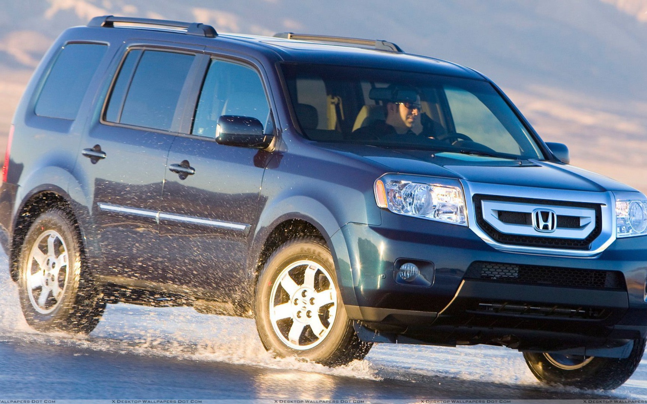 Красивый автомобиль Honda Pilot