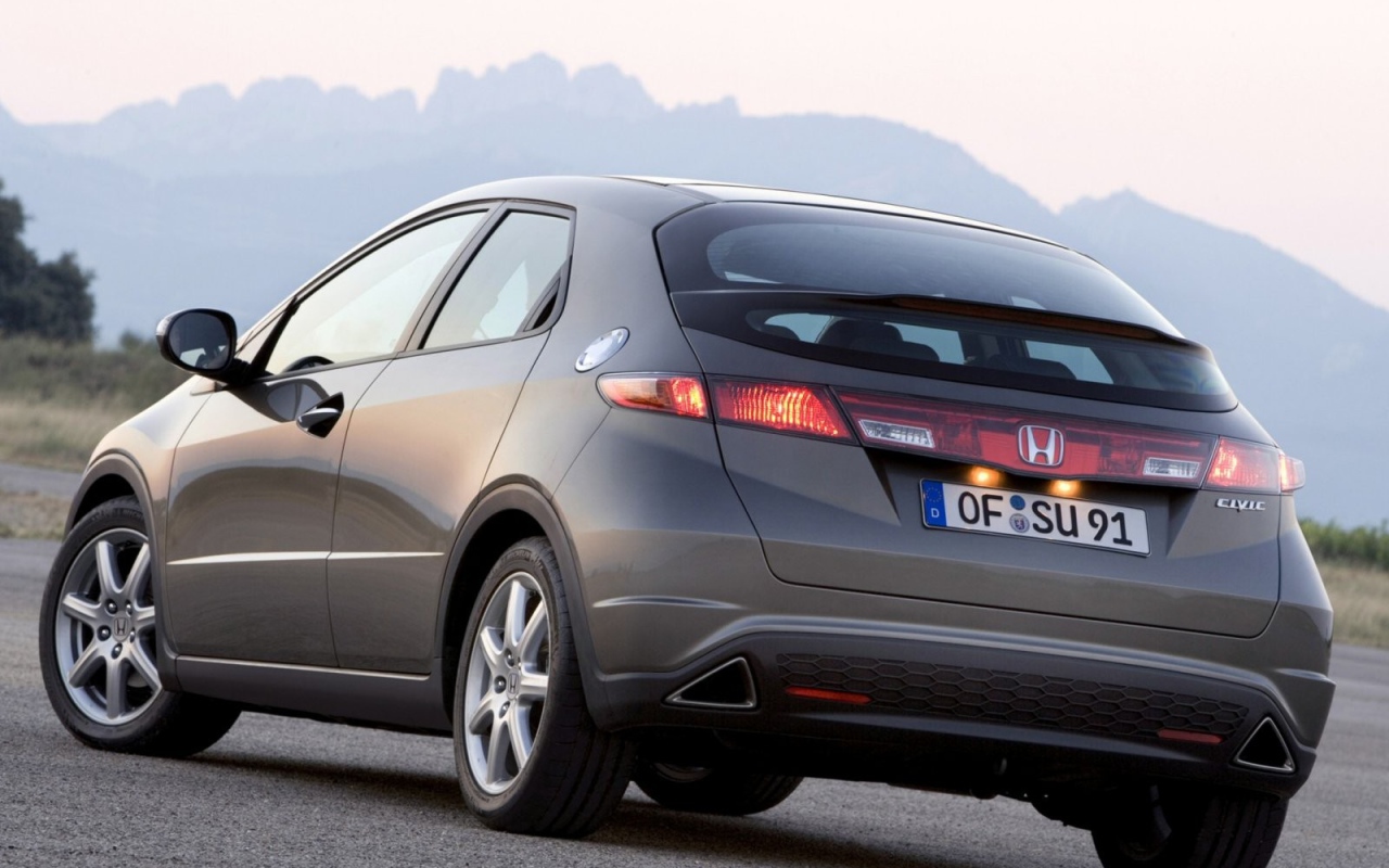 Автомобиль марки Honda модели Civic 5D