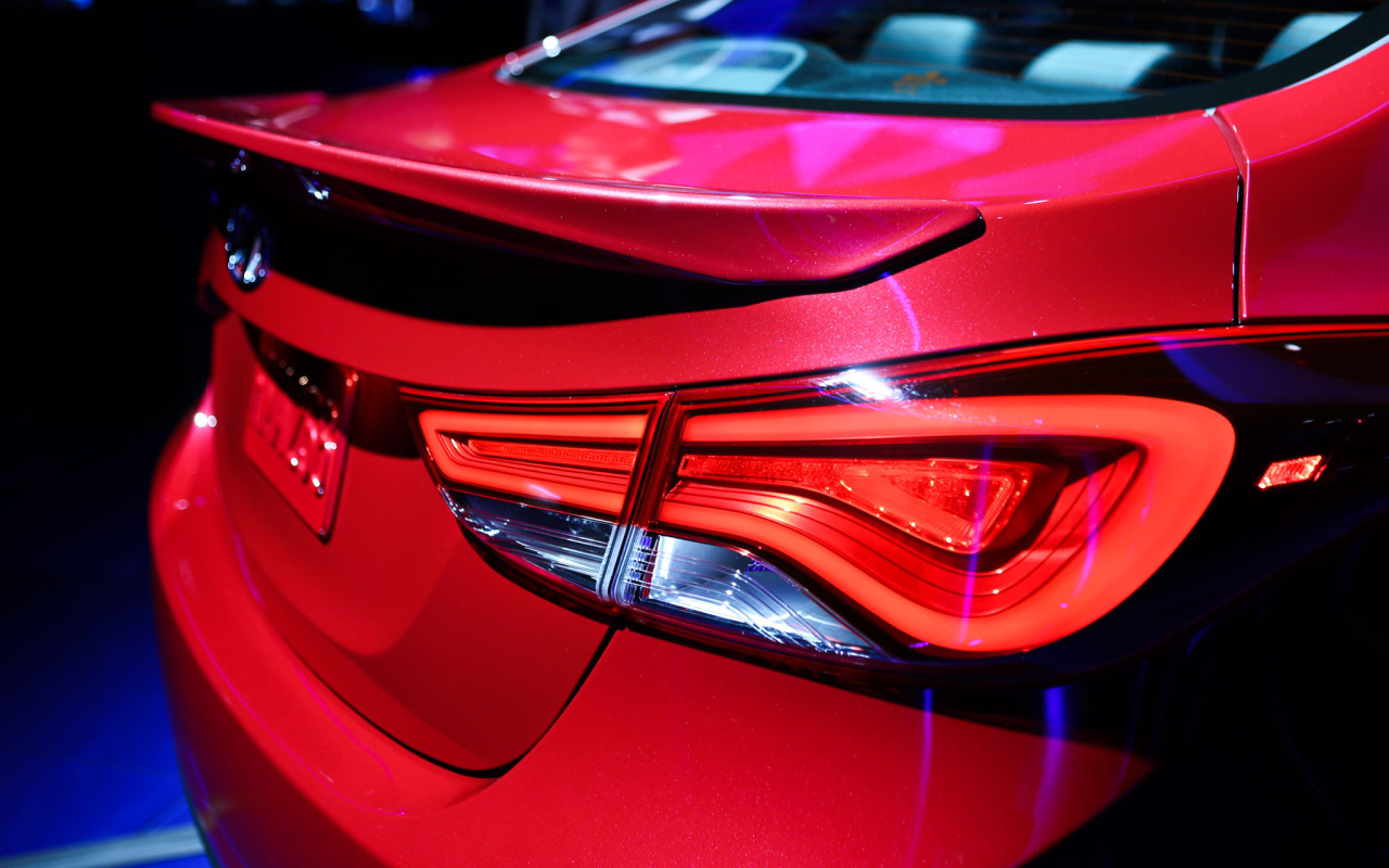 Красивый автомобиль Hyundai Elantra 2014 в Москве