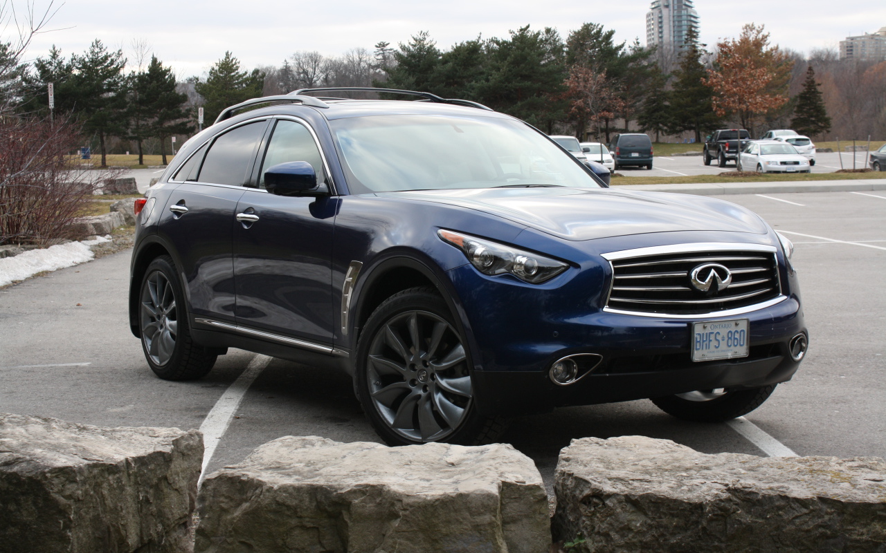 Синий Infiniti FX35