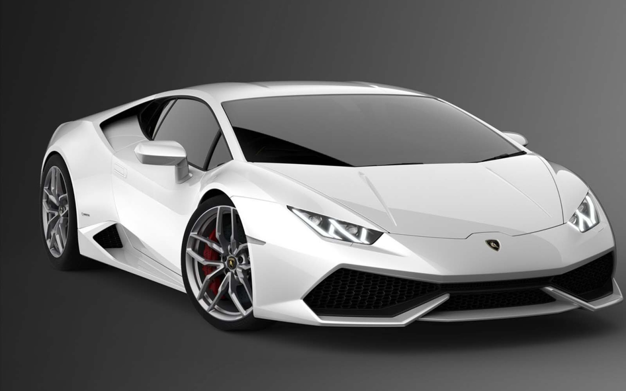 Автомобиль Lamborghini Huracan на дороге