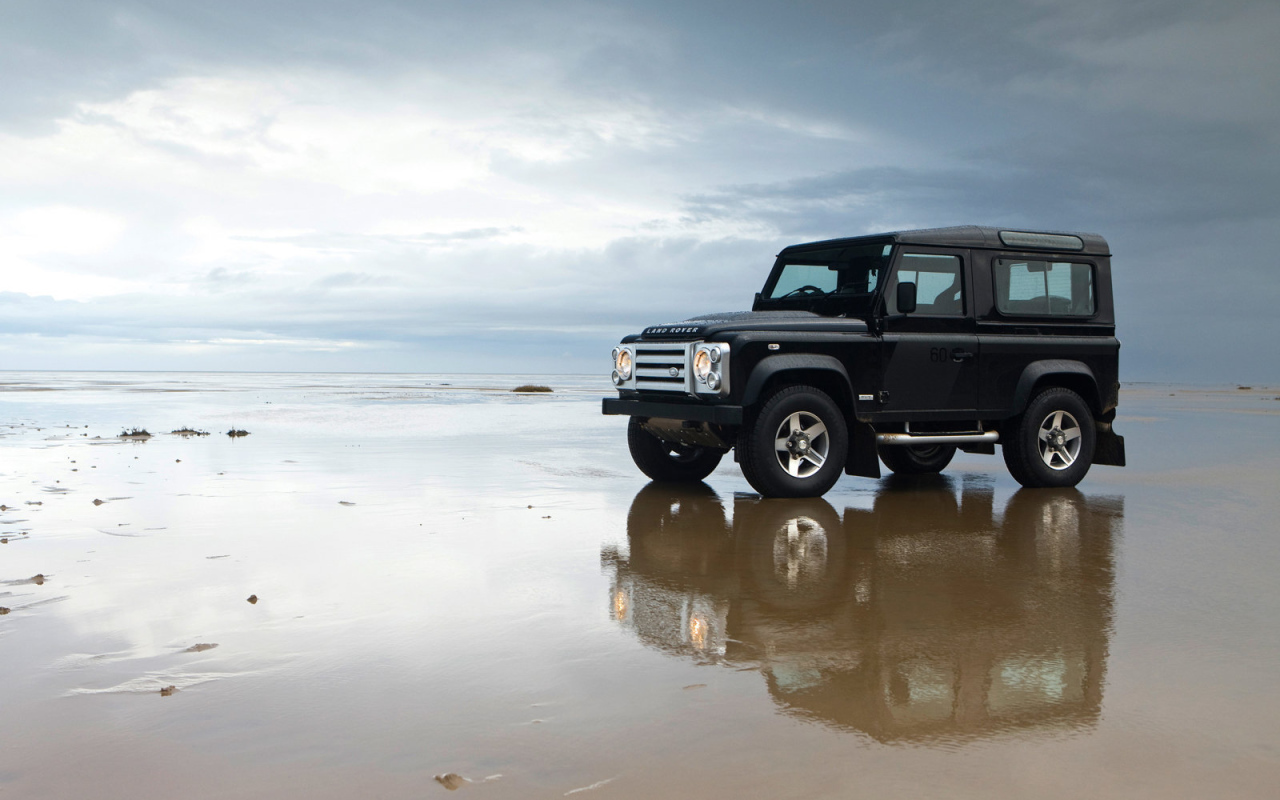 Надежный автомобиль Land Rover Defender