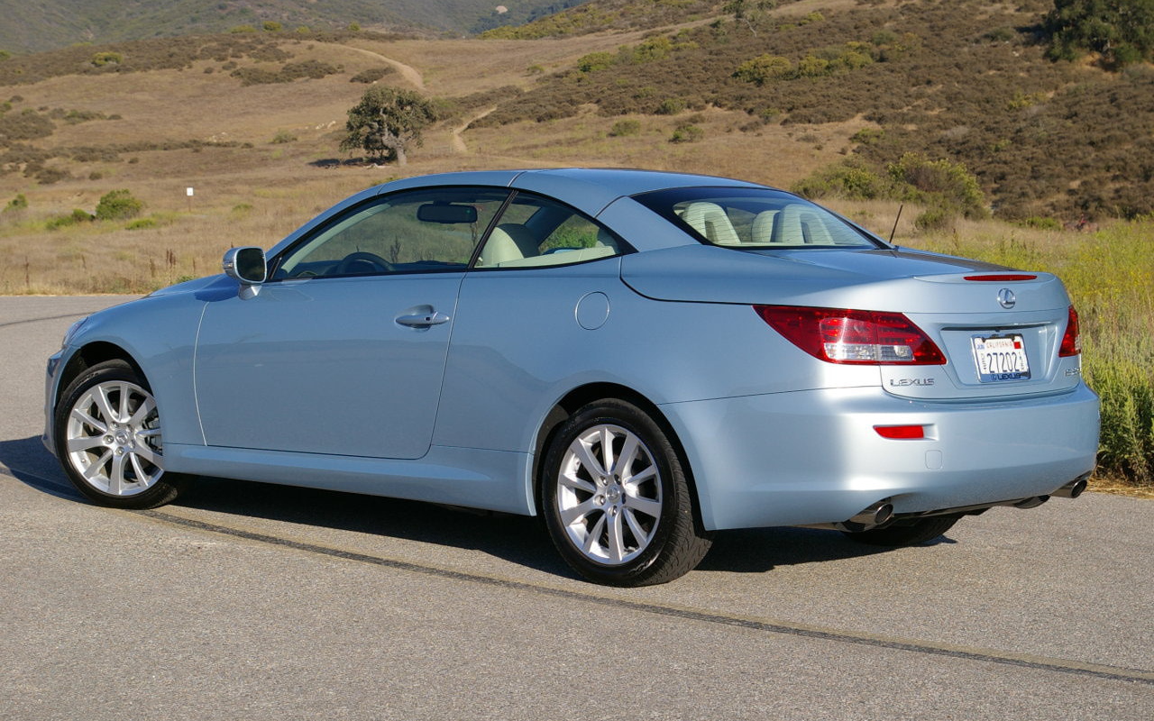 Голубой Lexus IS 250