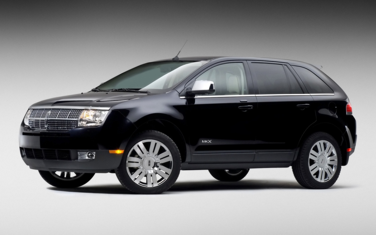 Автомобиль марки Lincoln модели MKX