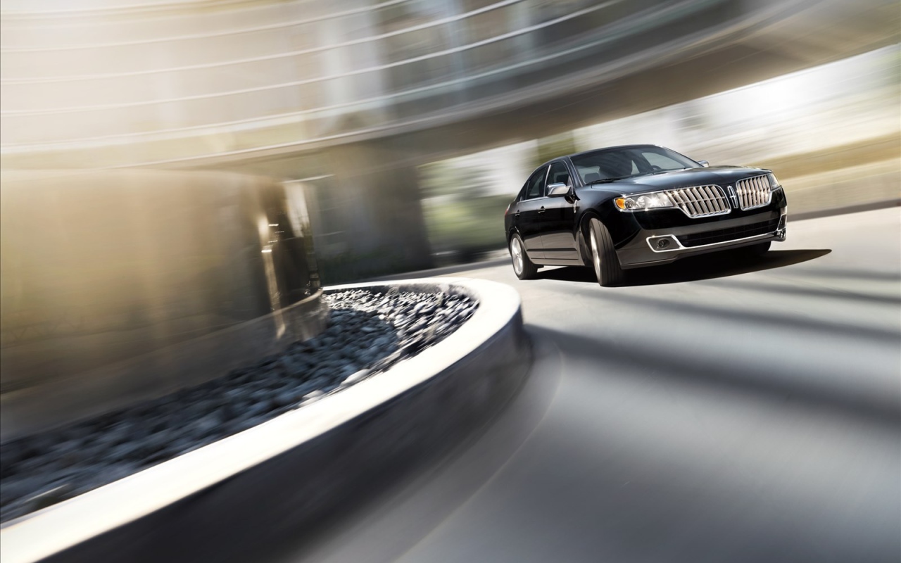 Автомобиль марки Lincoln модели MKZ