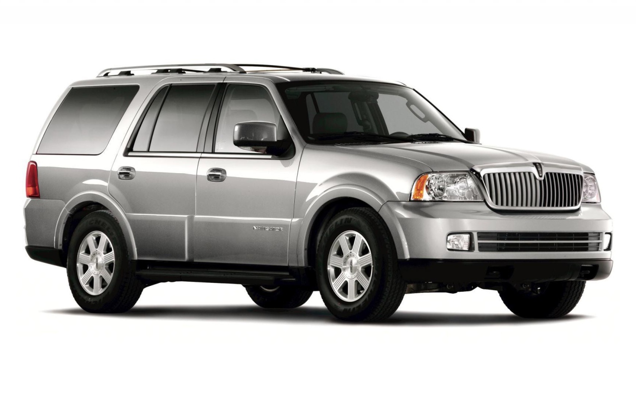 Автомобиль марки Lincoln модели Navigator