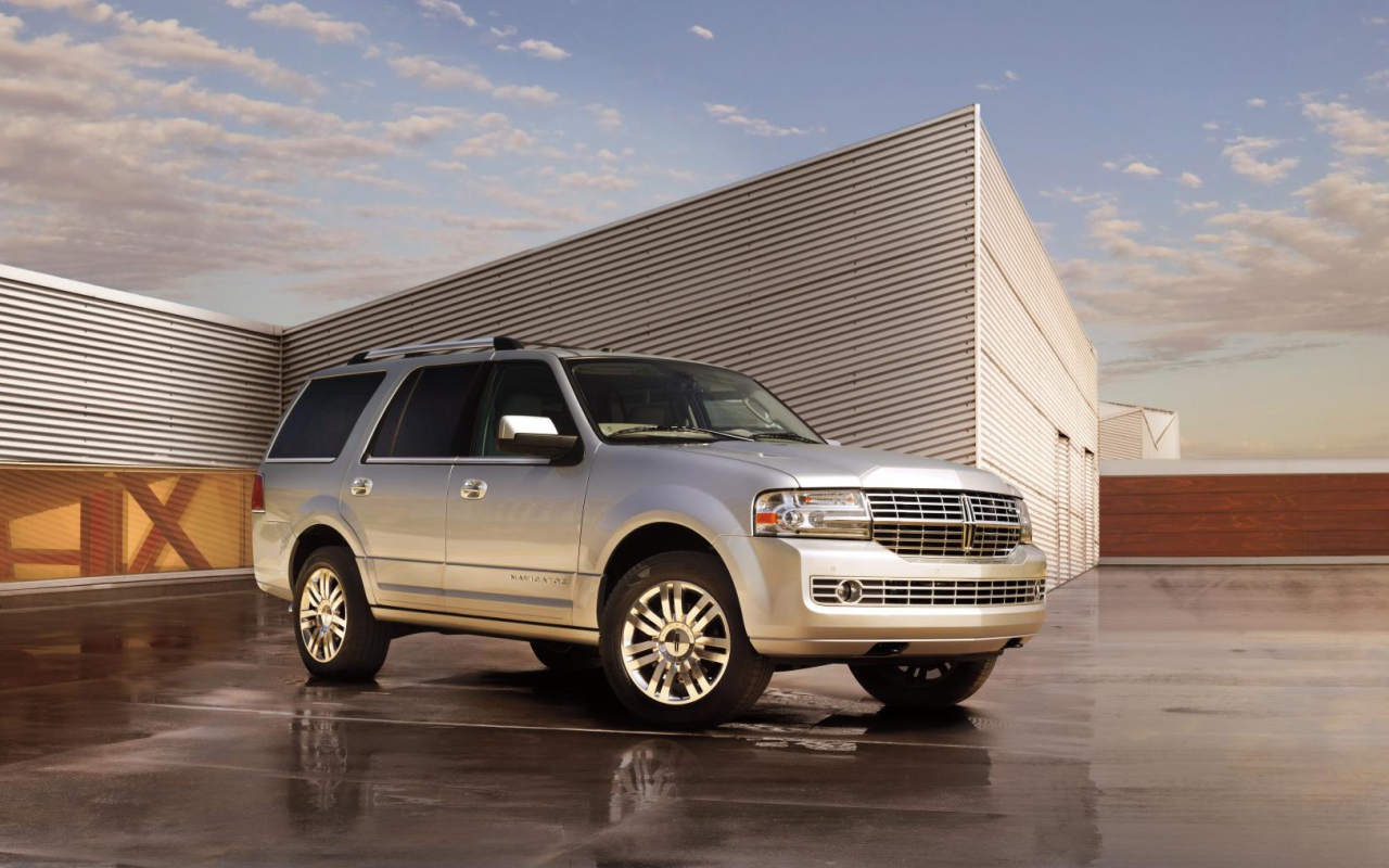 Надежный автомобиль Lincoln Navigator 2014