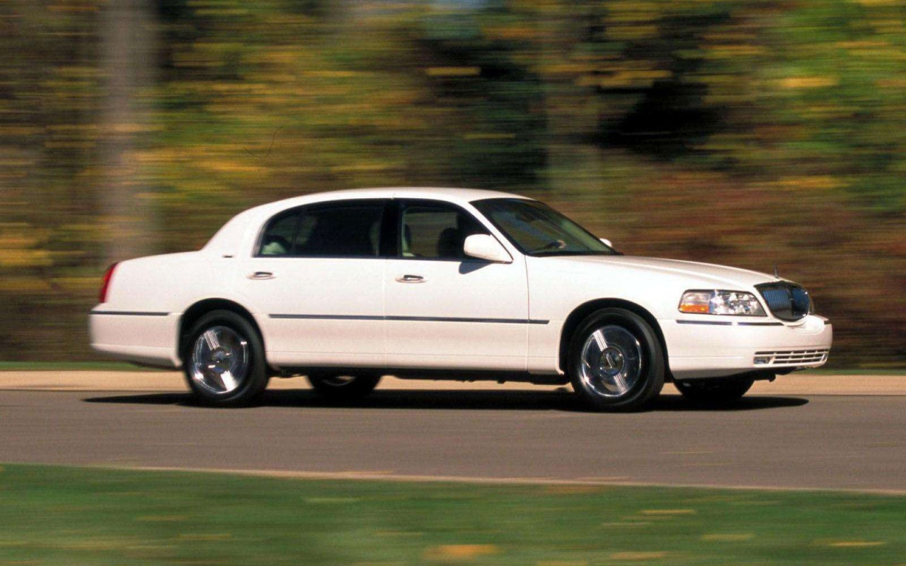 Надежный автомобиль Lincoln Town Car