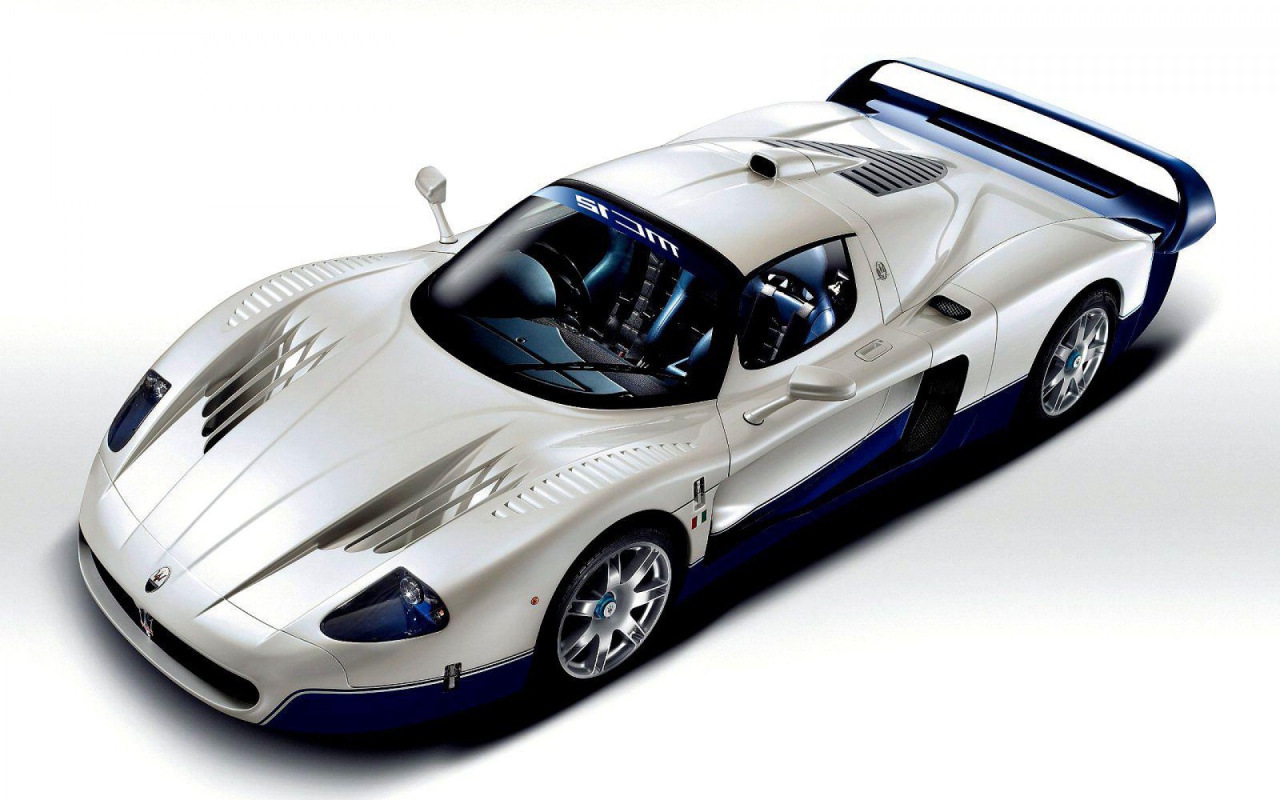 Дизайн автомобиля Maserati MC12