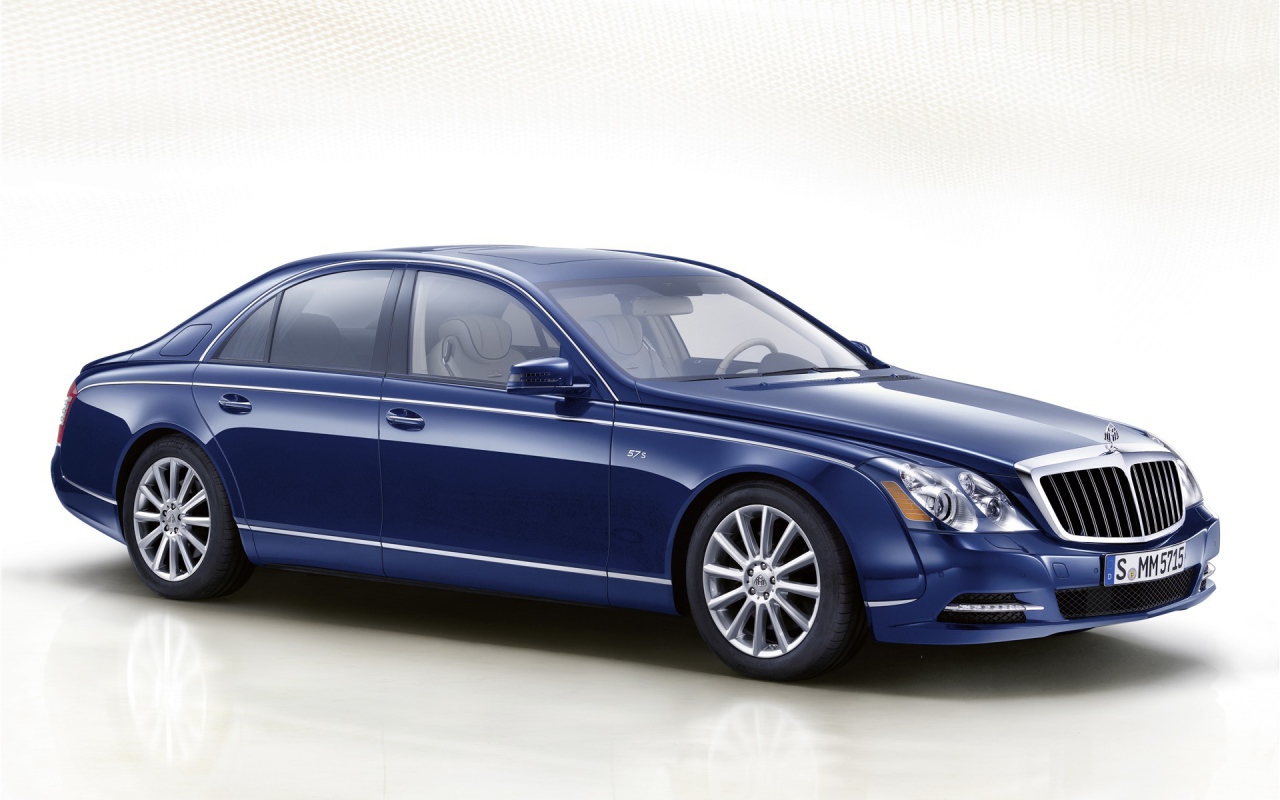 Красивый автомобиль Maybach  62s