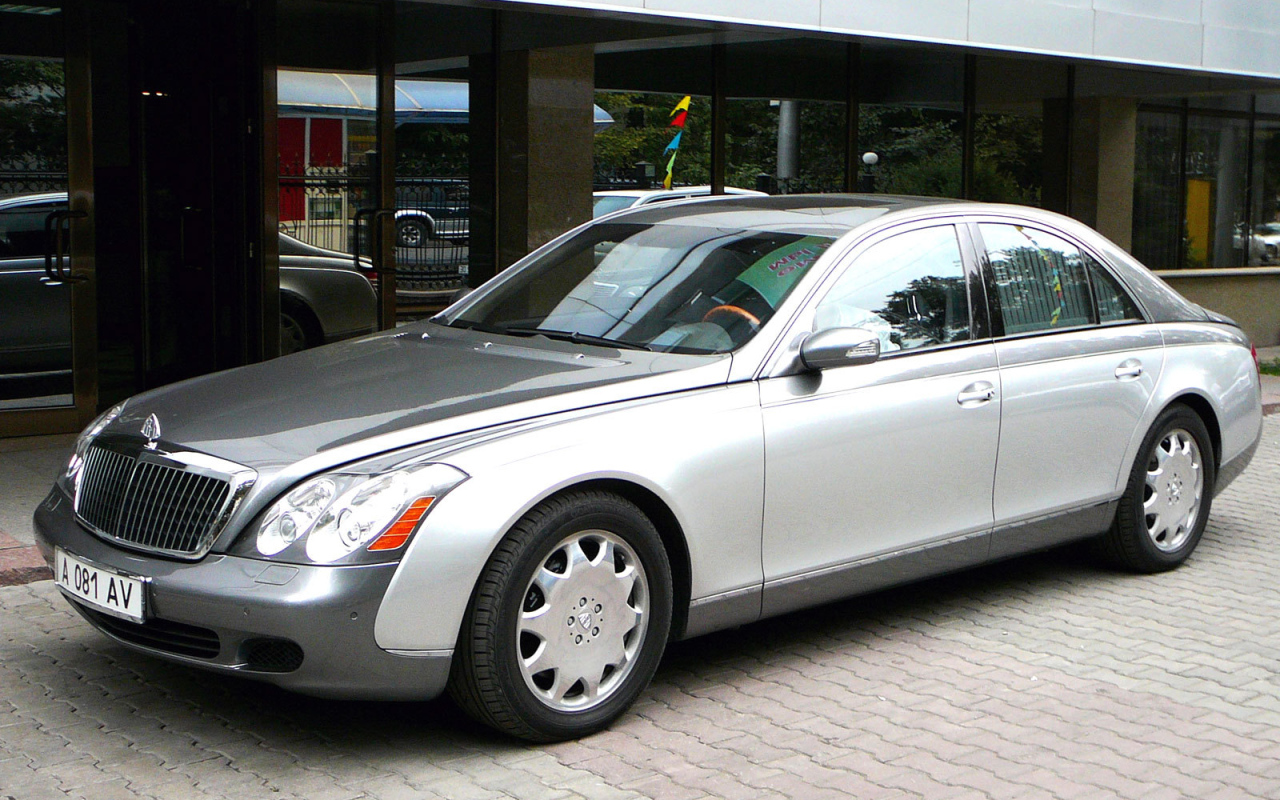 Красивый автомобиль Maybach  Landaulet в Москве