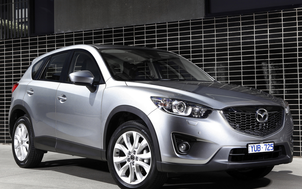 Красивый автомобиль Mazda CX 5