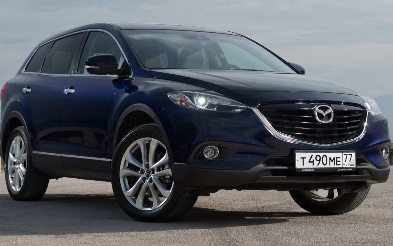 Красивый автомобиль Mazda CX 9 в Москве