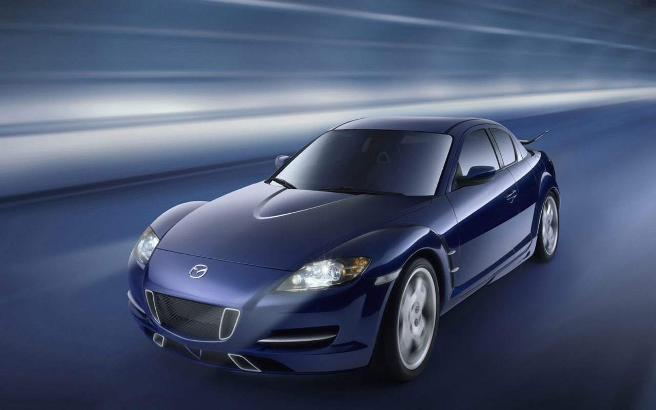 Красивый автомобиль Mazda RX 8