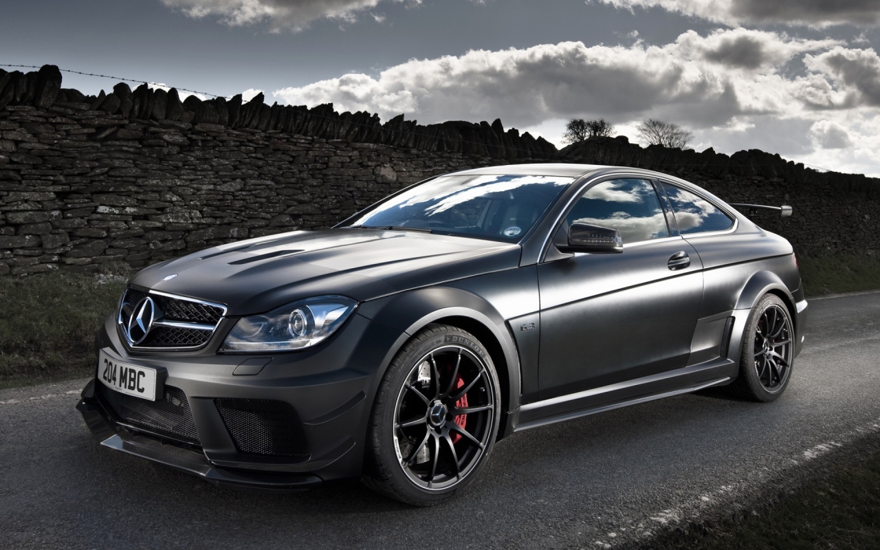 Мерседес C63 серебристый