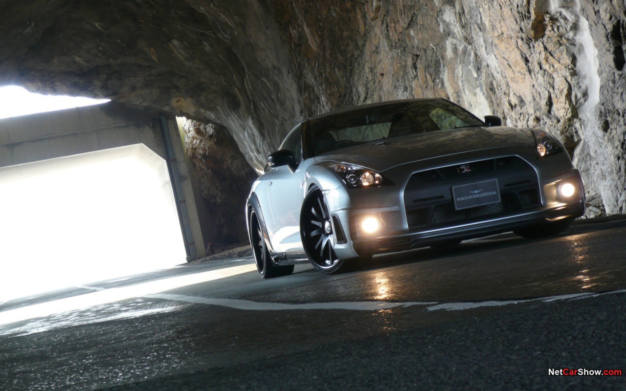 Ниссан в пещере