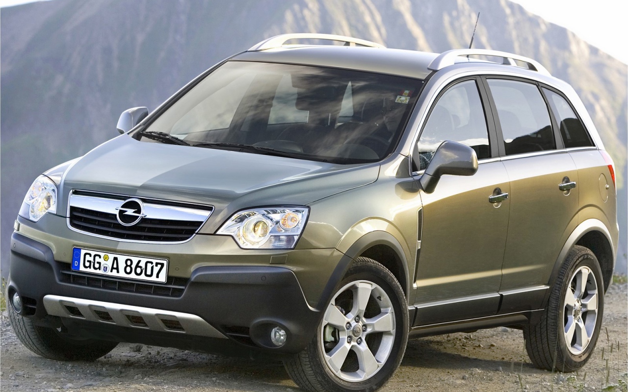 Красивый автомобиль Opel Antara
