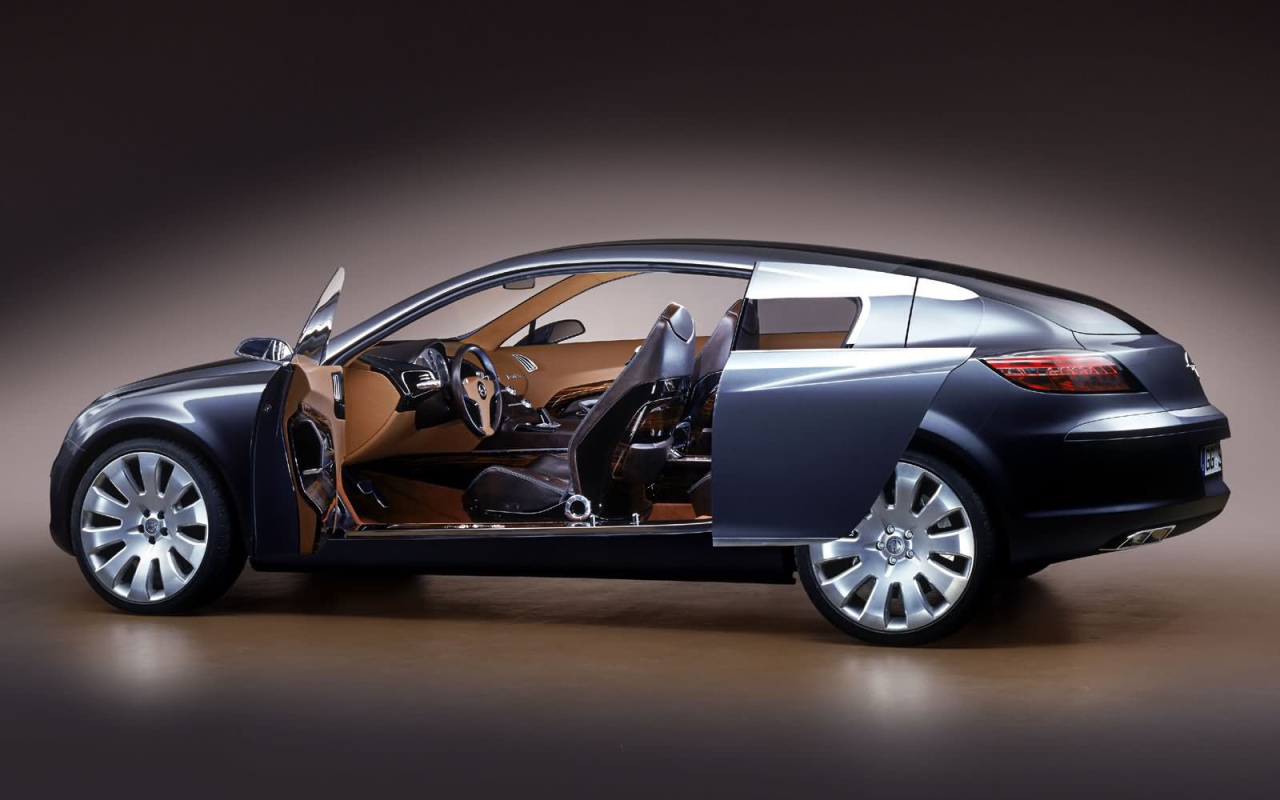 Красивый автомобиль Opel Insignia в Москве