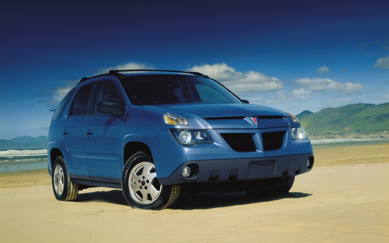 Красивый автомобиль Pontiac Aztec