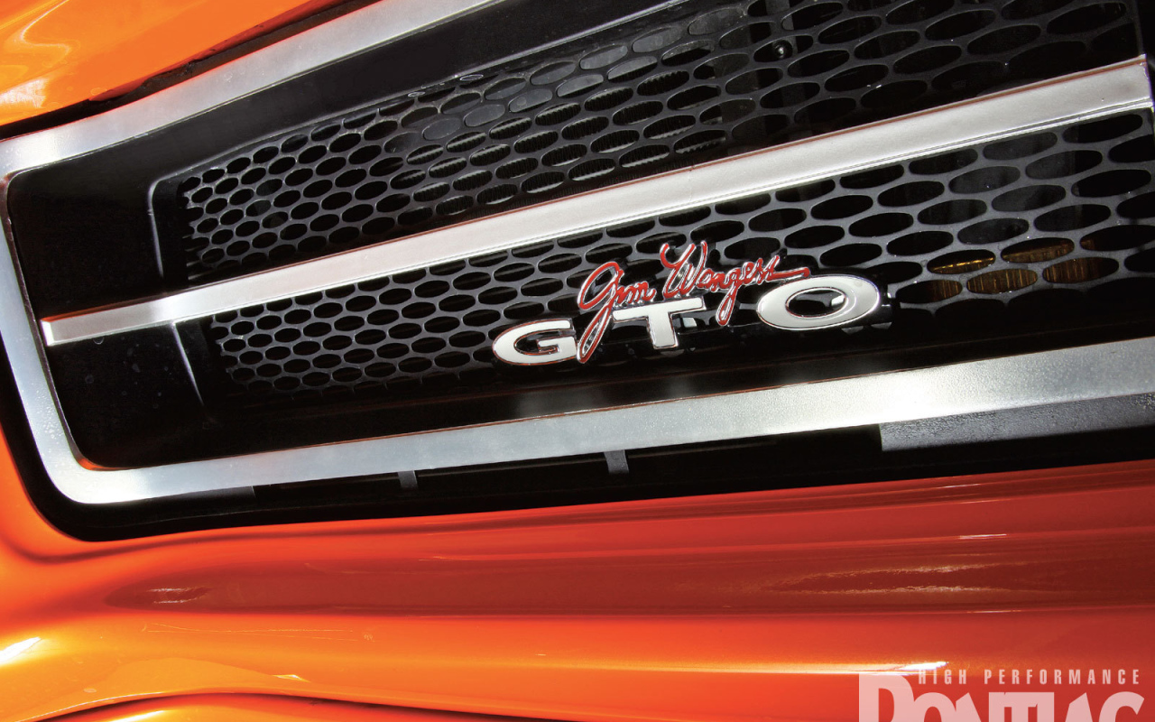 Красивый автомобиль Pontiac GTO 1969 в Москве