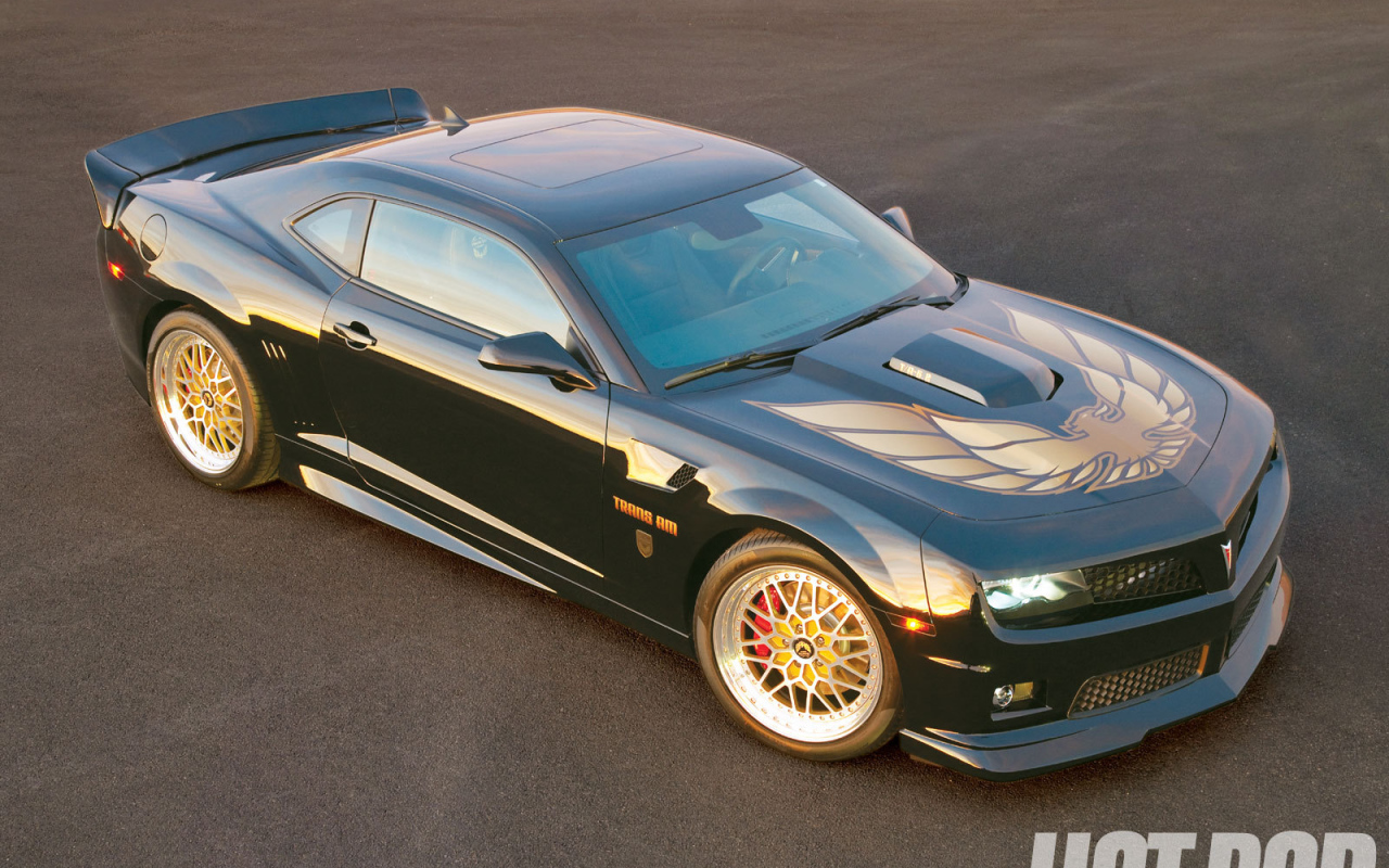 Красивый автомобиль Pontiac Trans Am в Москве