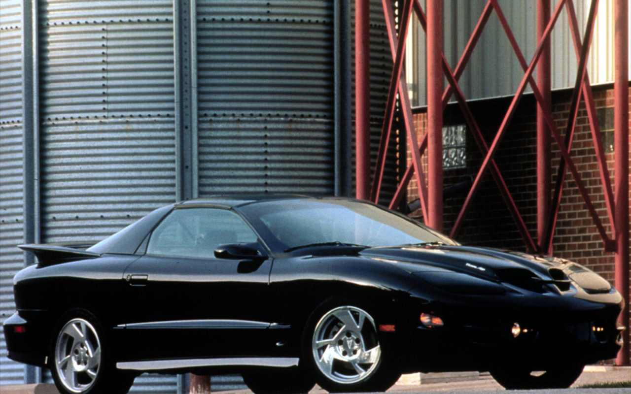 Новая машина Pontiac Firebird