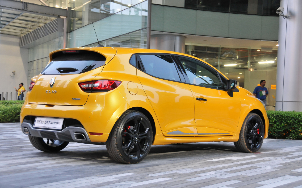 Красивый автомобиль Renault Next Two 2014